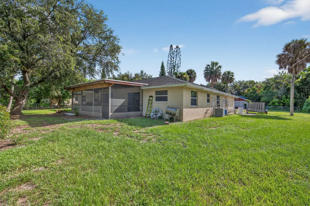 8011 45th Way N Palm Beach Gardens FL 33418