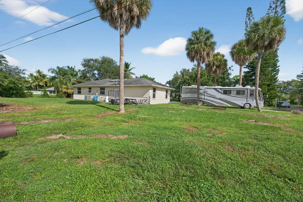 8011 45th Way N Palm Beach Gardens FL 33418