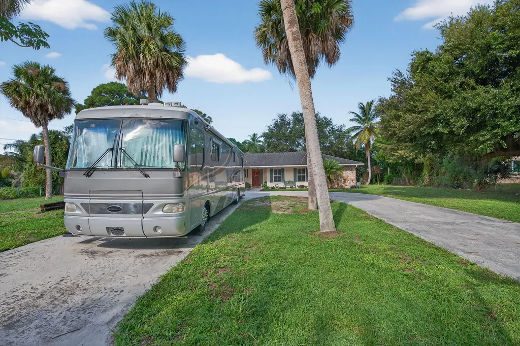 8011 45th Way N Palm Beach Gardens FL 33418