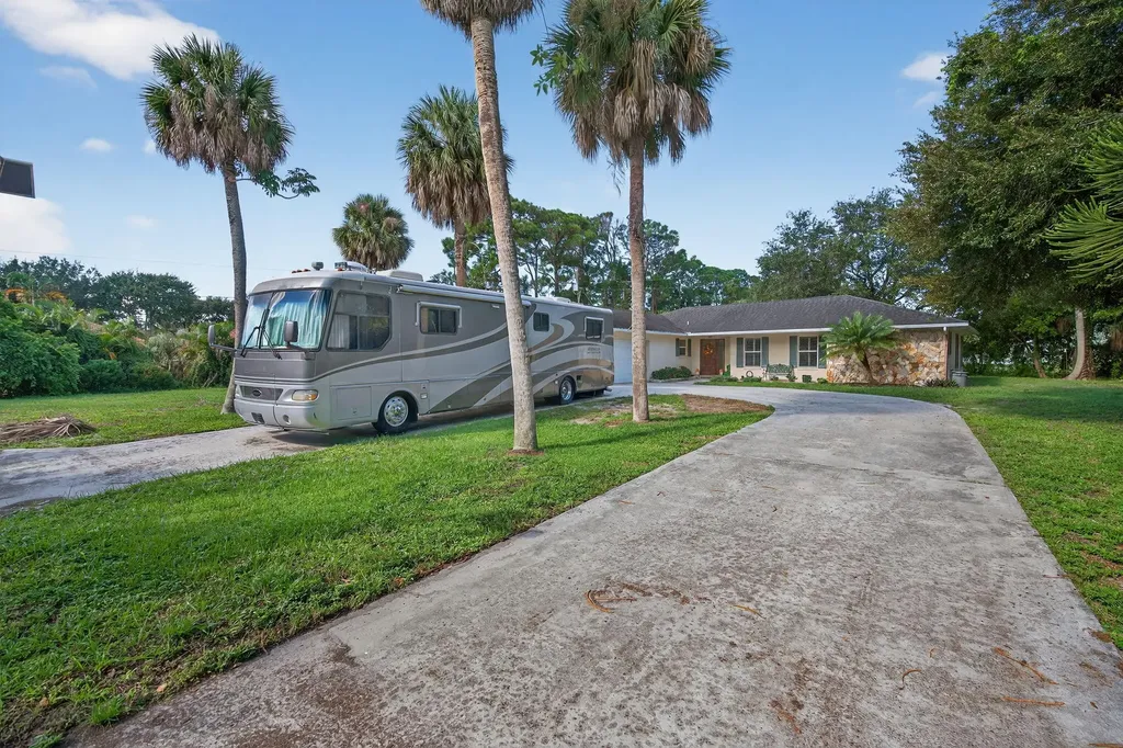8011 45th Way N Palm Beach Gardens FL 33418