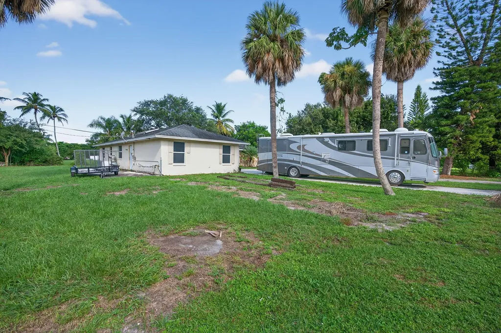8011 45th Way N Palm Beach Gardens FL 33418
