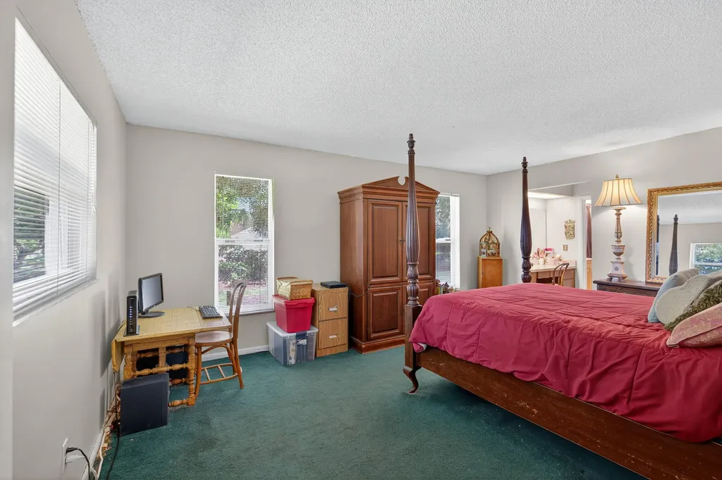 8011 45th Way N Palm Beach Gardens FL 33418
