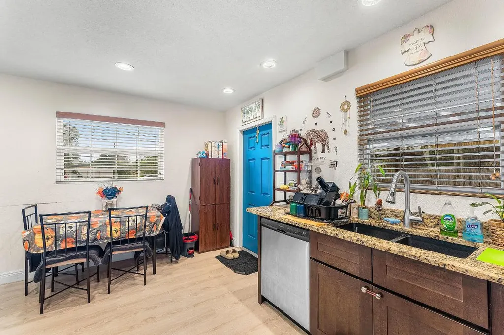 2907 Apalachee Road Palm Springs FL 33406