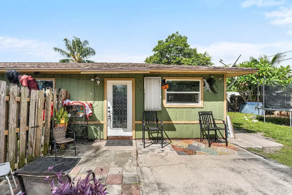 2907 Apalachee Road Palm Springs FL 33406