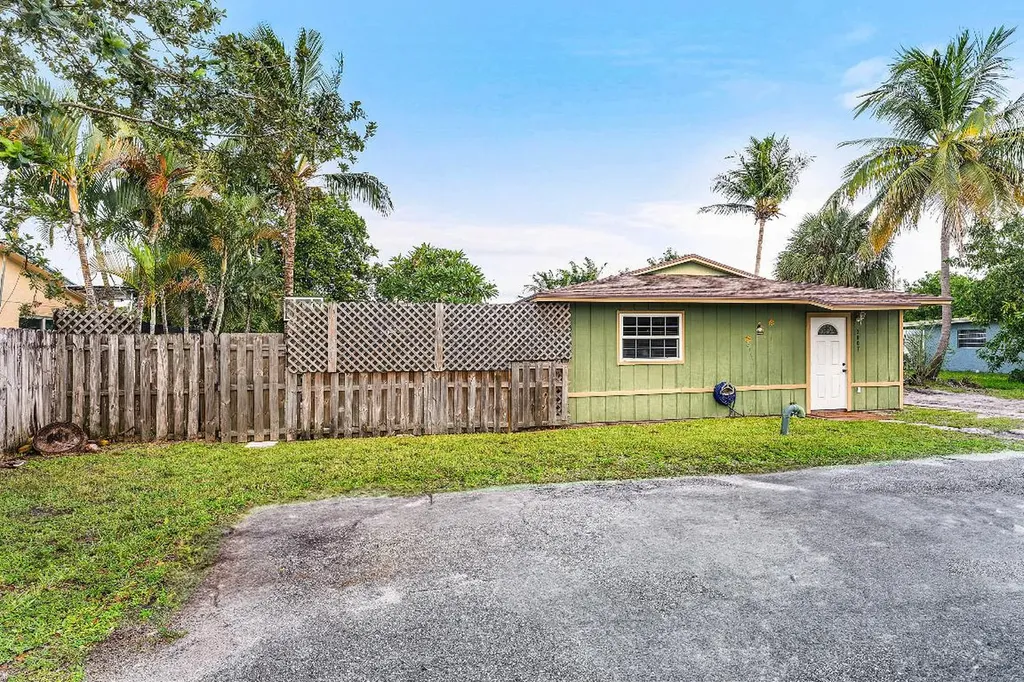 2907 Apalachee Road Palm Springs FL 33406