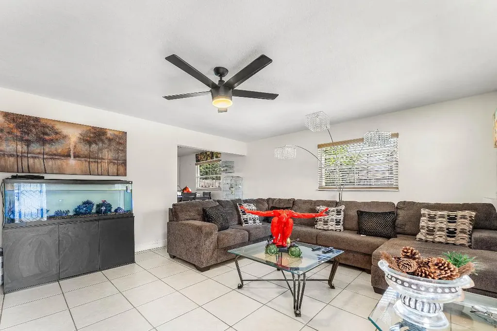 2907 Apalachee Road Palm Springs FL 33406