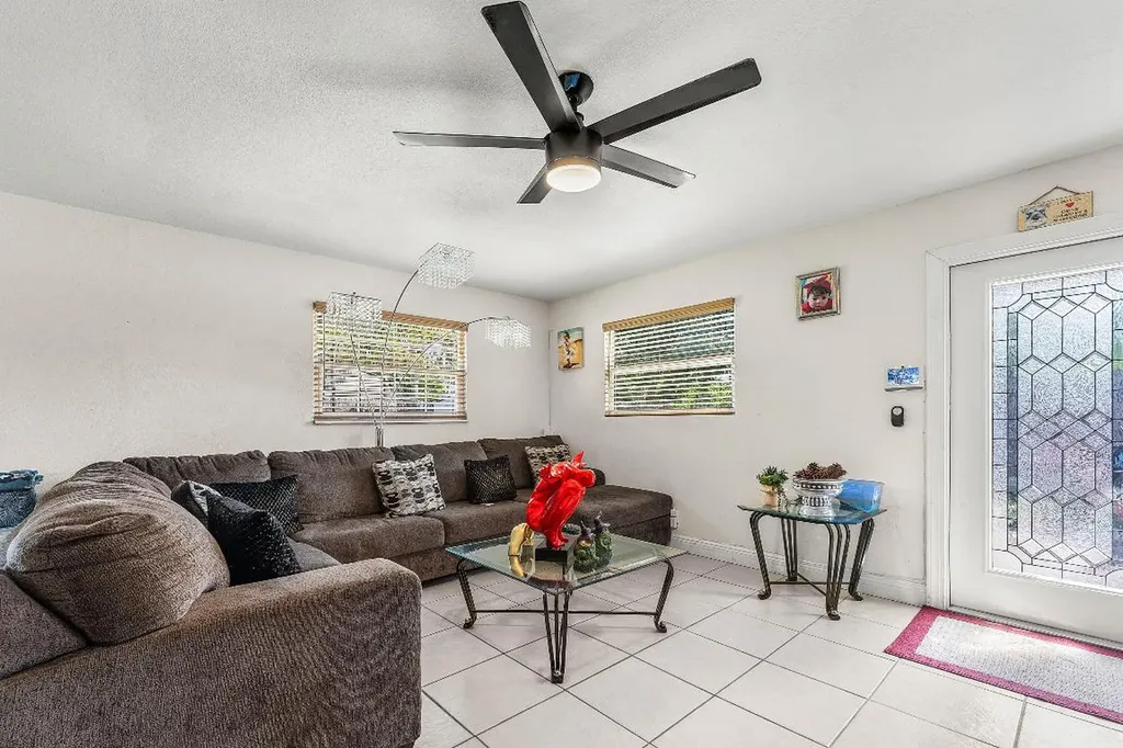 2907 Apalachee Road Palm Springs FL 33406