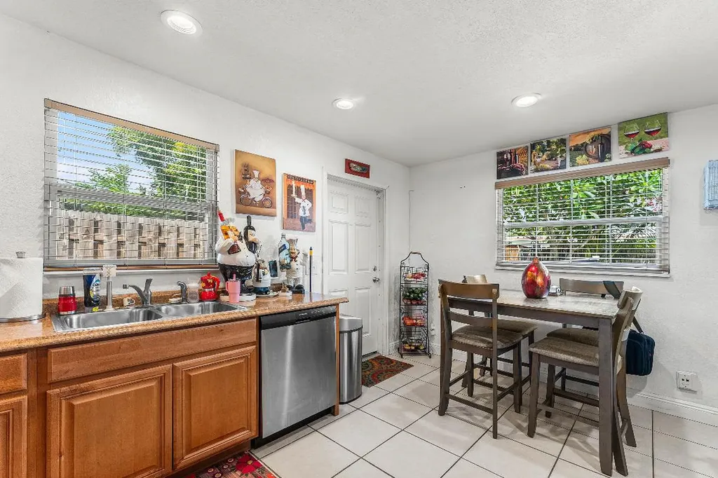 2907 Apalachee Road Palm Springs FL 33406