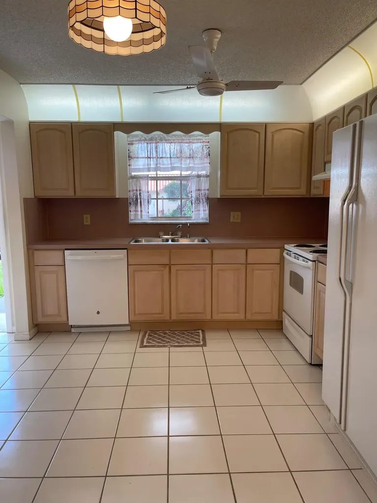 570 Laconia Circle Lake Worth FL 33467