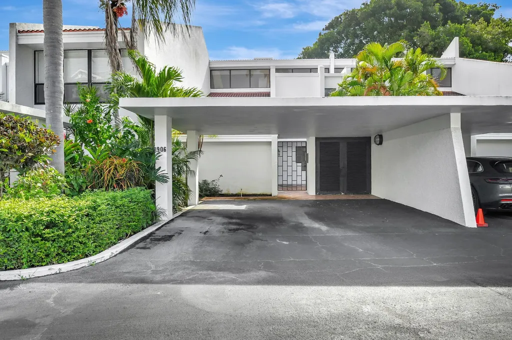 1906 Presidential Way West Palm Beach FL 33401