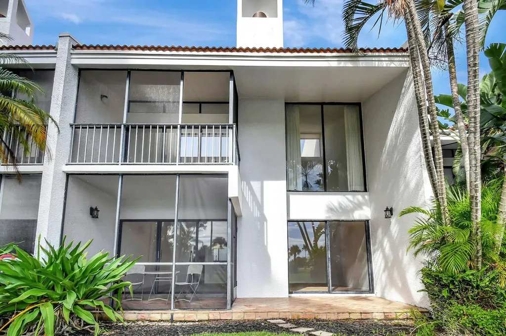 1906 Presidential Way West Palm Beach FL 33401