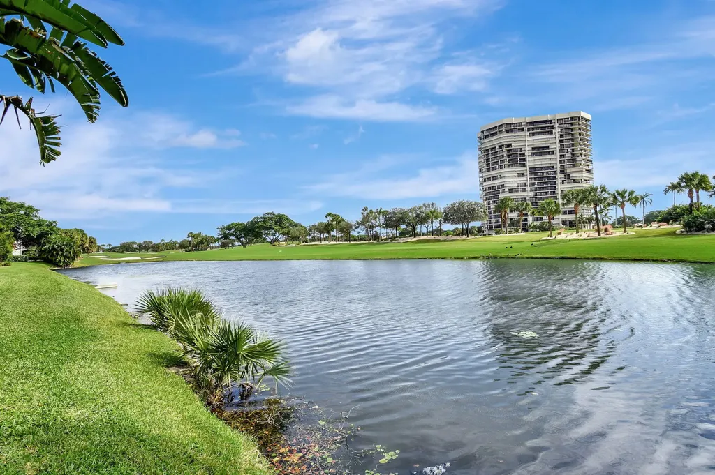 1906 Presidential Way West Palm Beach FL 33401