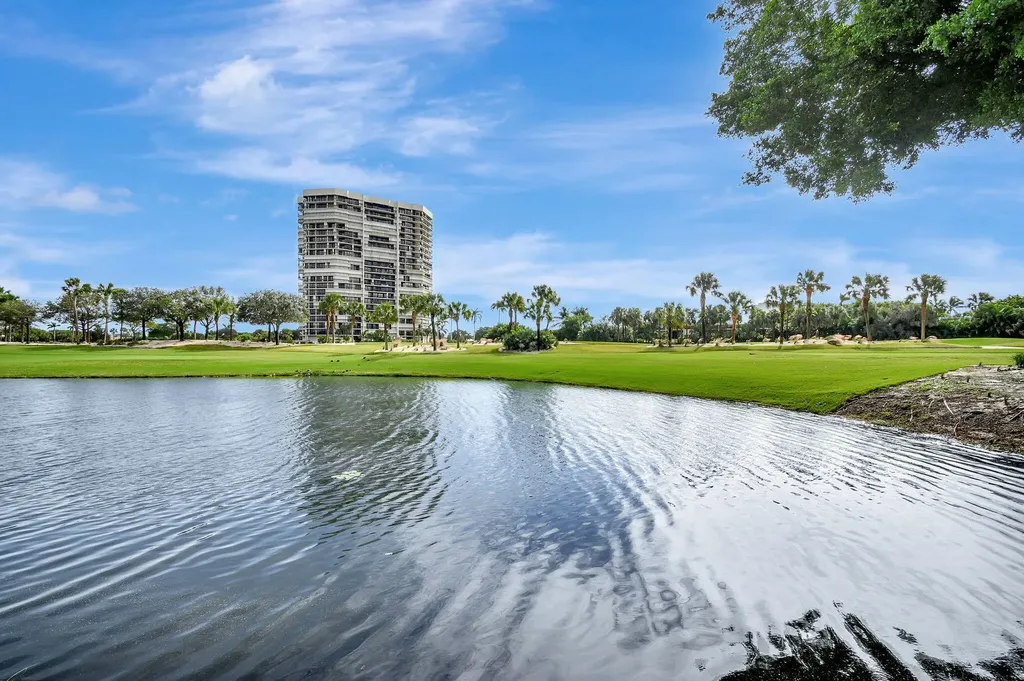 1906 Presidential Way West Palm Beach FL 33401