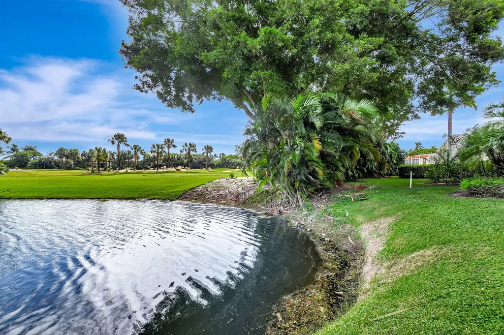 1906 Presidential Way West Palm Beach FL 33401