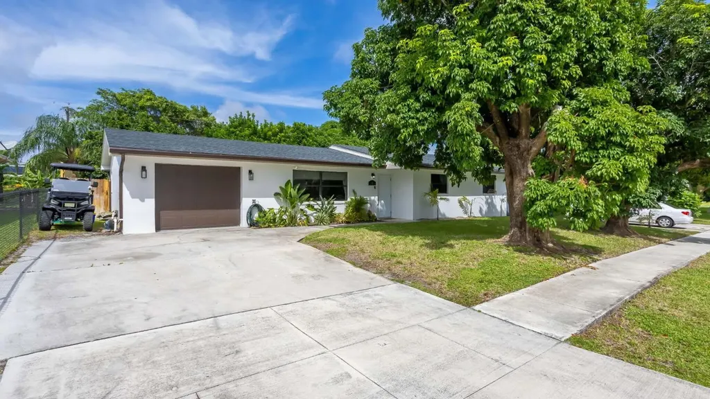 213 SW 12th Avenue Boynton Beach FL 33435