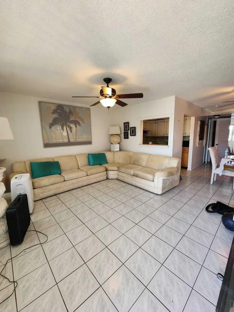 165 Camden G West Palm Beach FL 33417