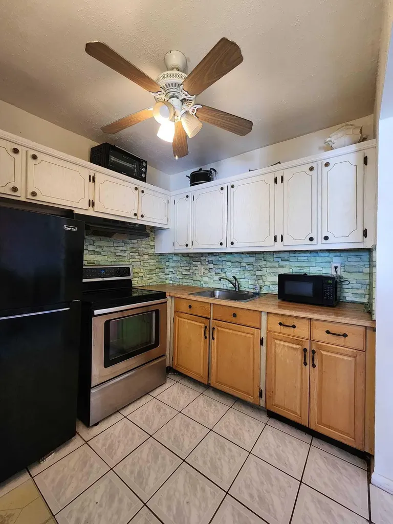 165 Camden G West Palm Beach FL 33417