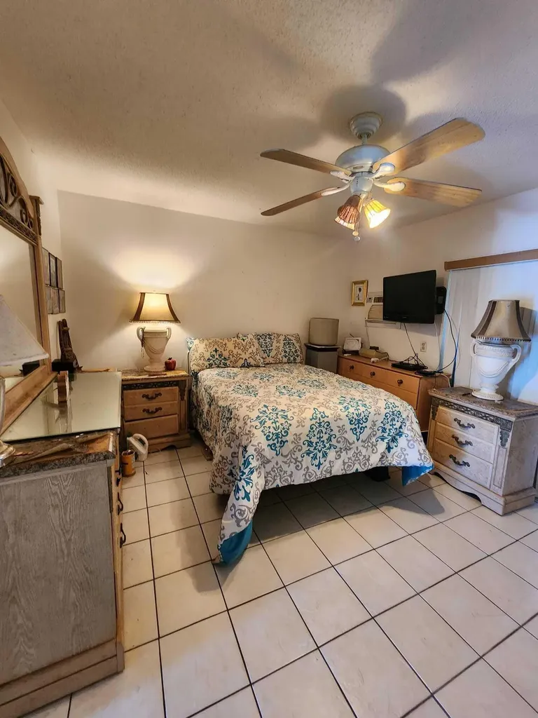 165 Camden G West Palm Beach FL 33417