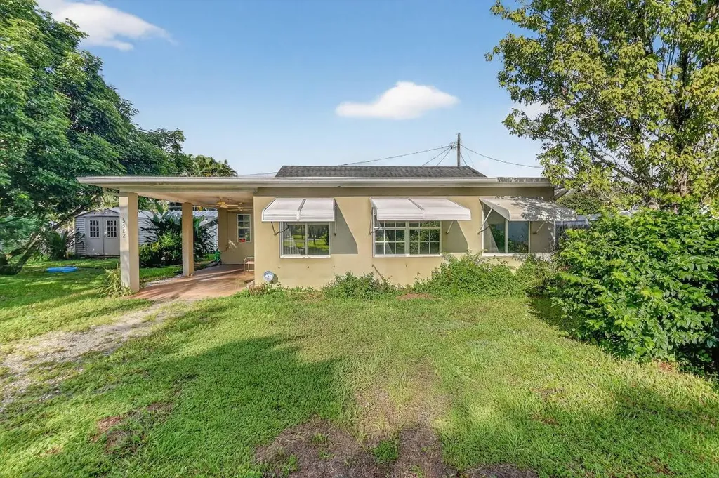 3582 Davis Road Palm Springs FL 33461