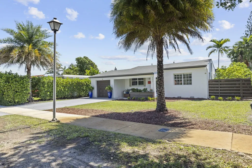 297 Minola Drive Miami Springs FL 33166