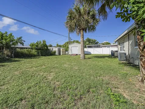 563 4th Place SW Vero Beach FL 32962