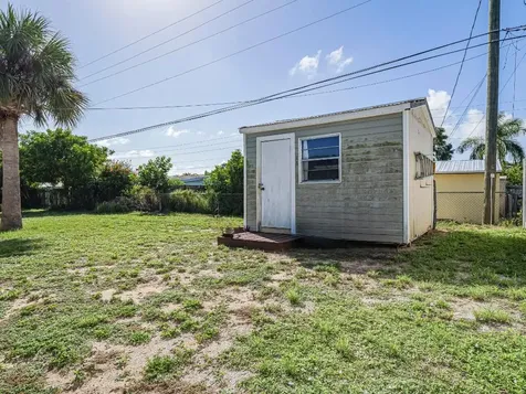 563 4th Place SW Vero Beach FL 32962