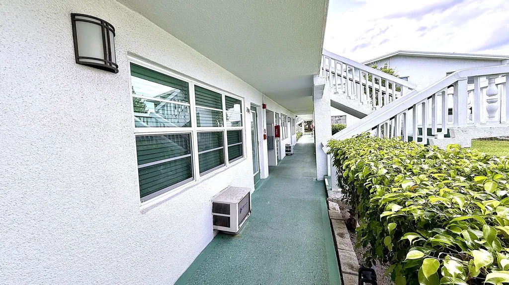 294 Farnham M Deerfield Beach FL 33442