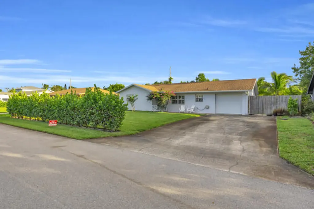 102 Pineview Road Jupiter FL 33469