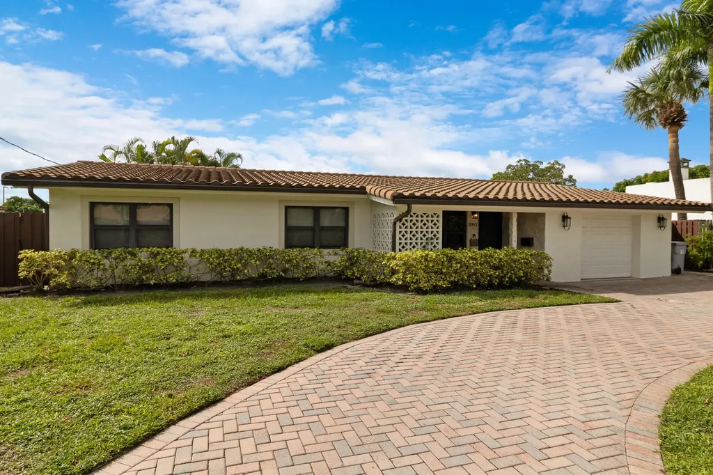 2342 SE 10th Street Pompano Beach FL 33062