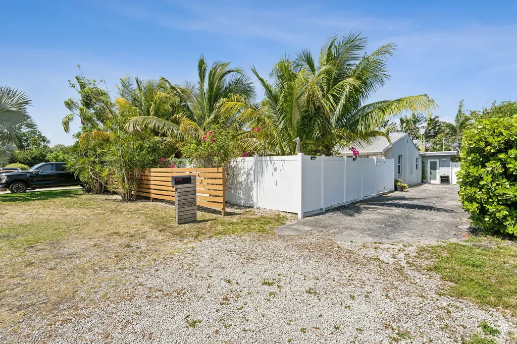 1631 N Andrews Square Fort Lauderdale FL 33311