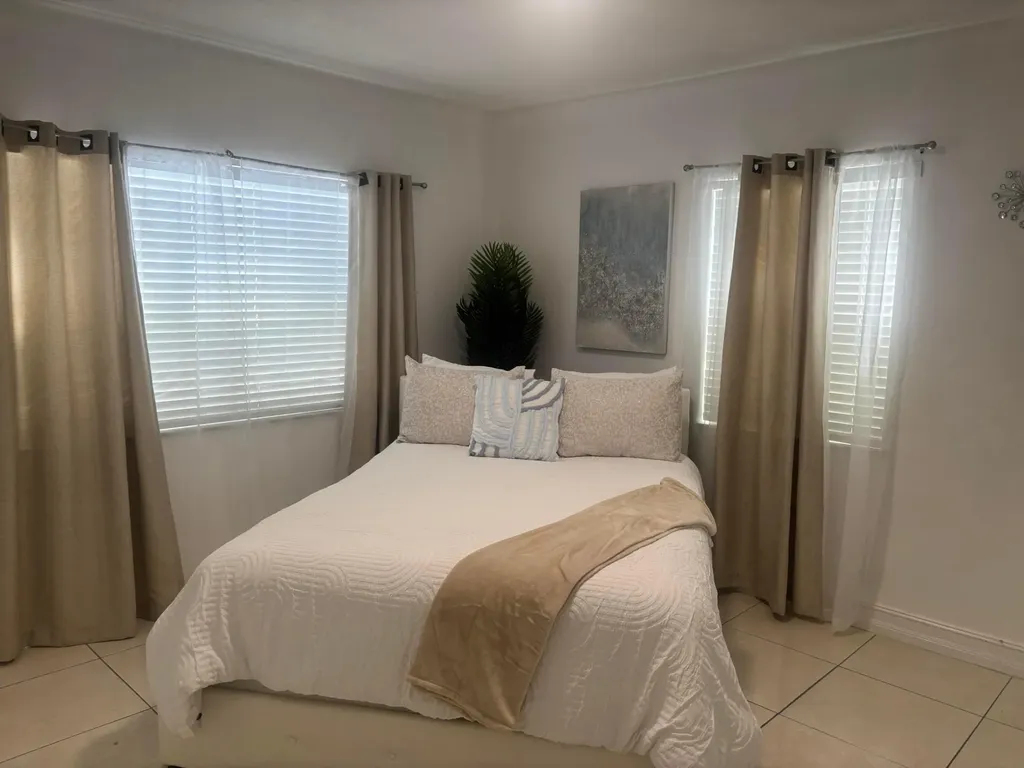 299 SW 7th Street Boca Raton FL 33432