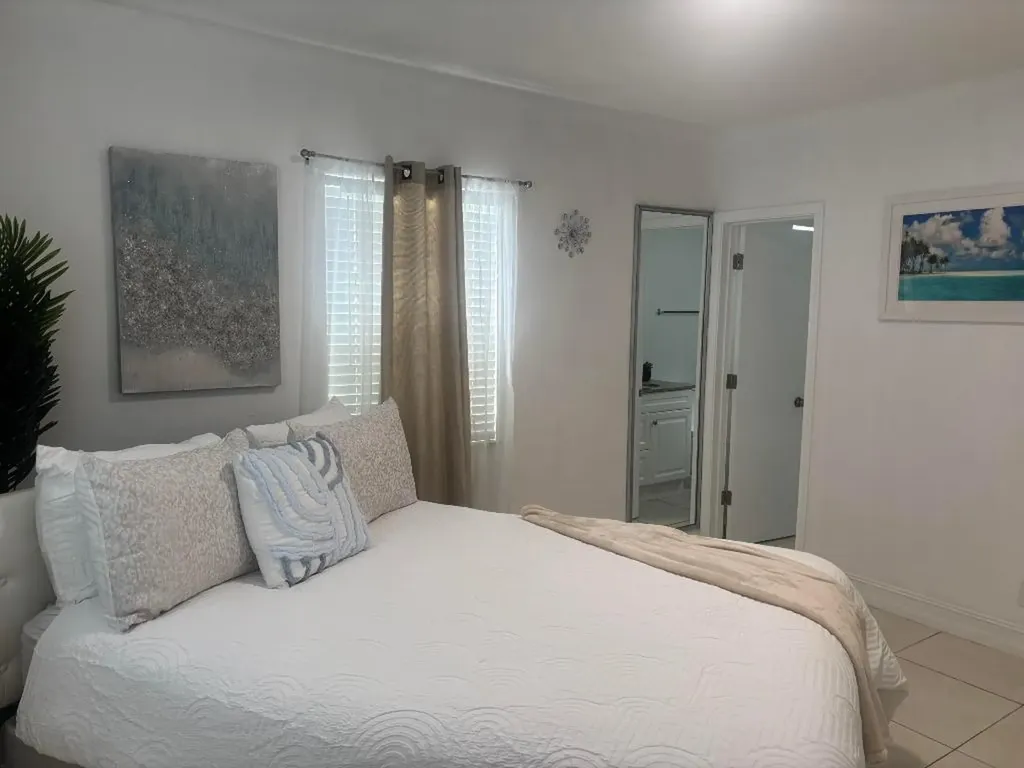 299 SW 7th Street Boca Raton FL 33432