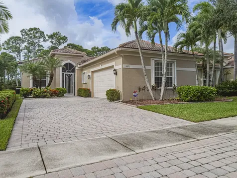6871 SE Twin Oaks Circle Stuart FL 34997