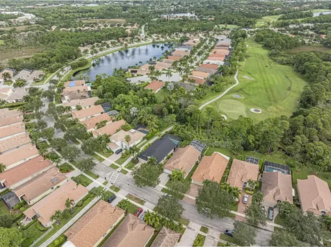 6871 SE Twin Oaks Circle Stuart FL 34997