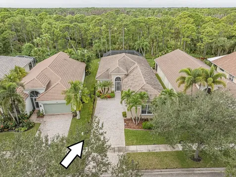6871 SE Twin Oaks Circle Stuart FL 34997