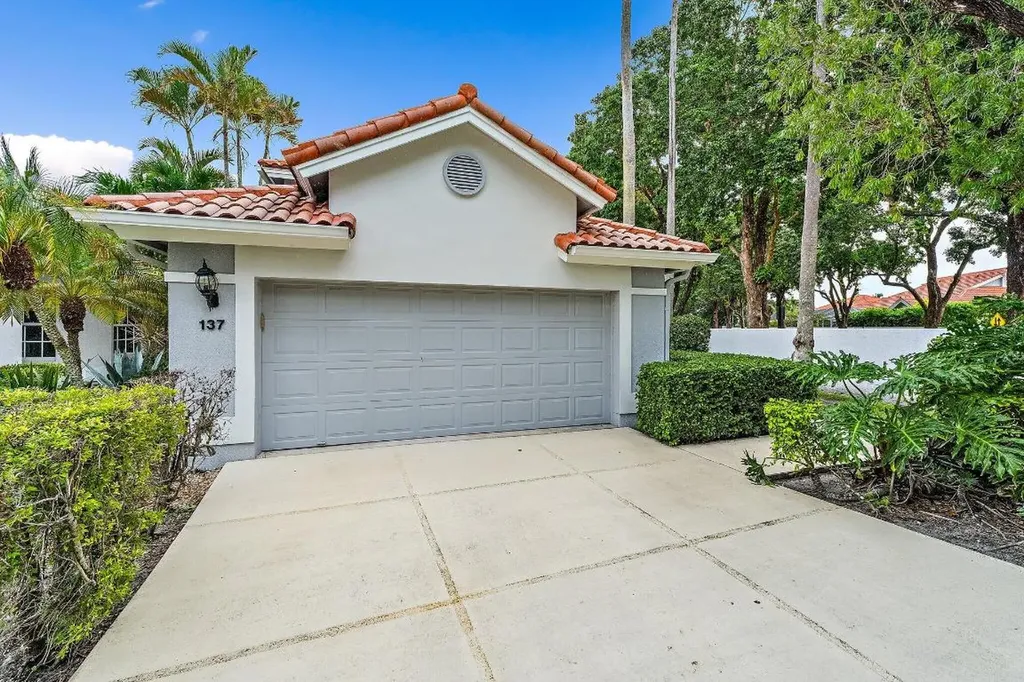 137 Eagleton Court Palm Beach Gardens FL 33418