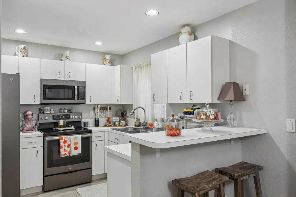 2837 NW 99th Terrace Sunrise FL 33322