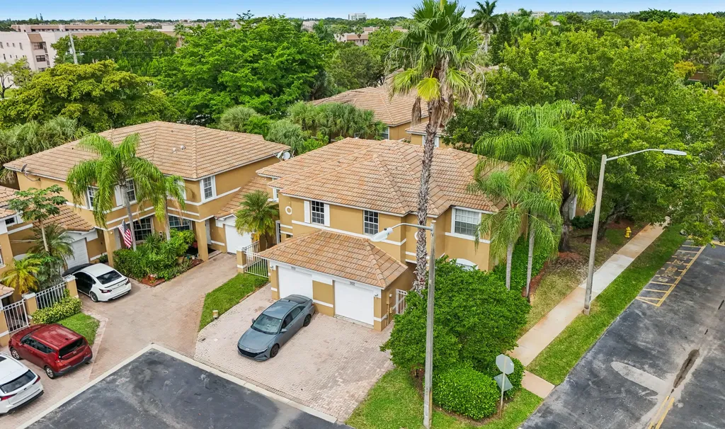2837 NW 99th Terrace Sunrise FL 33322