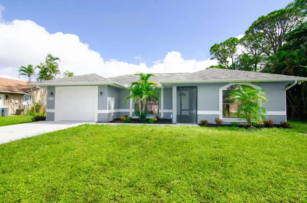 1677 SE Trumpet Lane Port St Lucie FL 34983