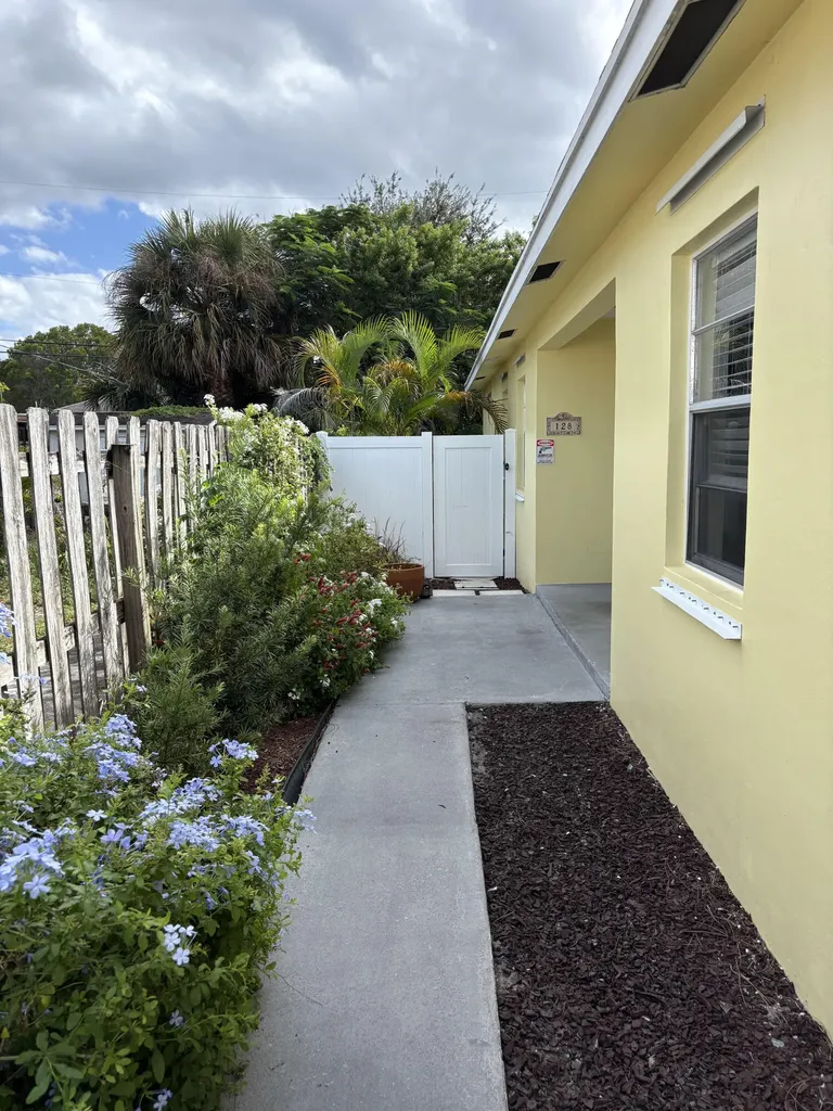 126 Milton Street Lantana FL 33462
