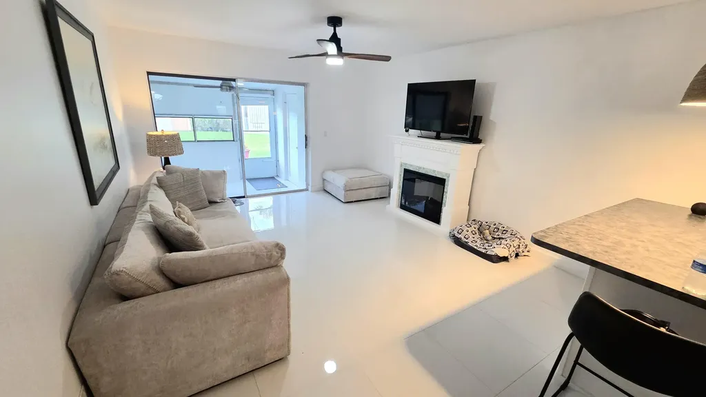 2568 Dudley Drive E West Palm Beach FL 33415