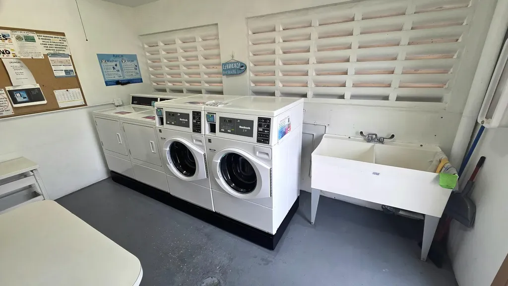 2568 Dudley Drive E West Palm Beach FL 33415