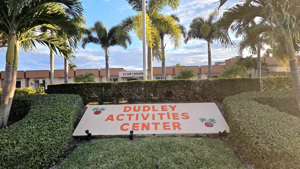 2568 Dudley Drive E West Palm Beach FL 33415