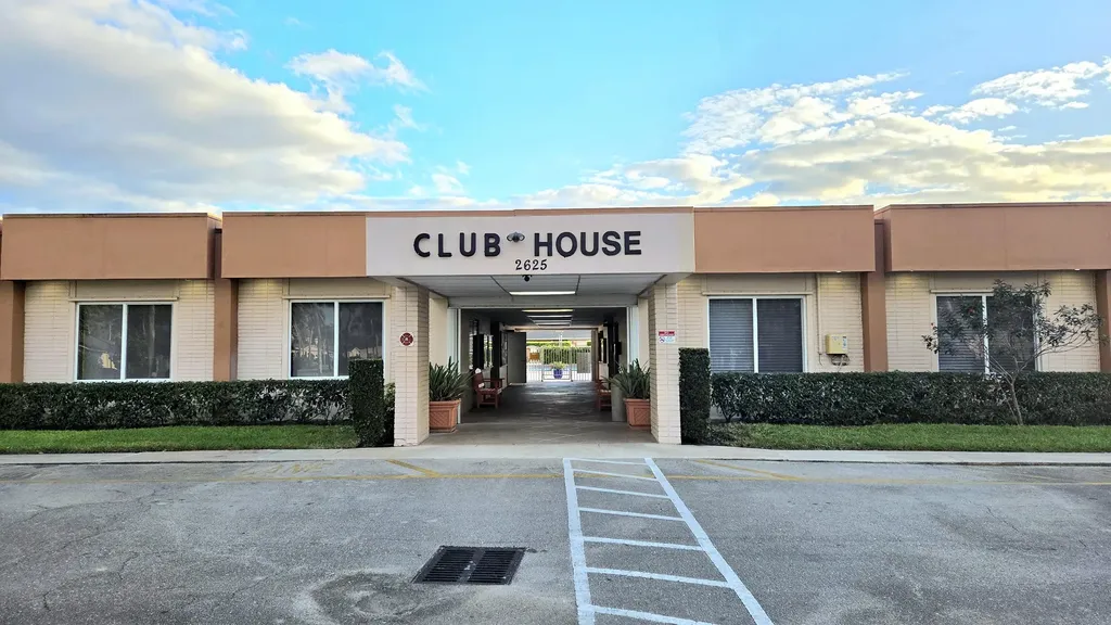 2568 Dudley Drive E West Palm Beach FL 33415
