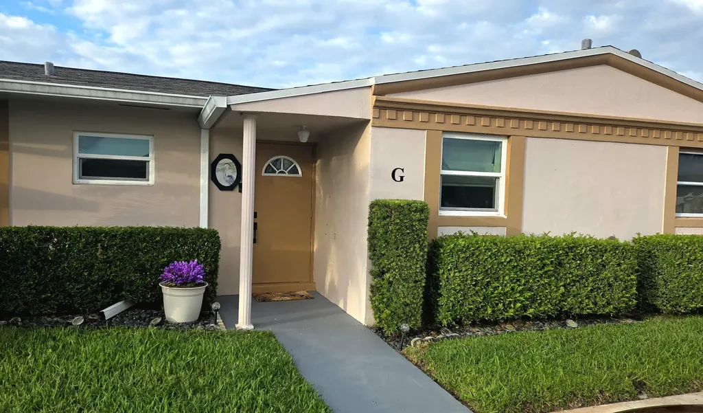 2568 Dudley Drive E West Palm Beach FL 33415