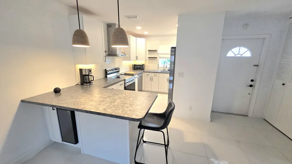 2568 Dudley Drive E West Palm Beach FL 33415
