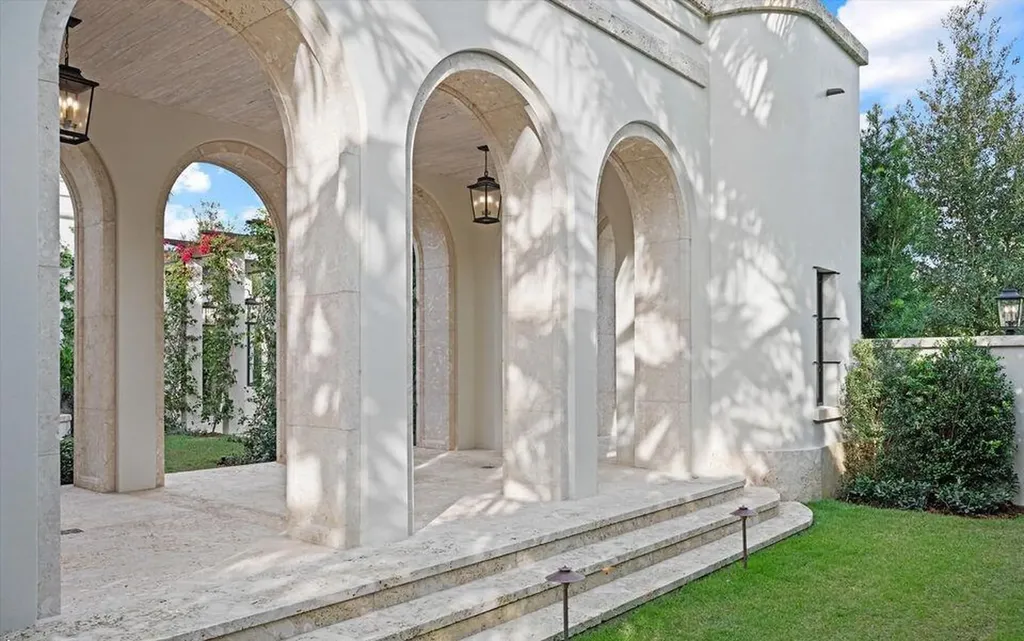 1260 N Lake Way Palm Beach FL 33480
