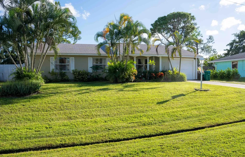 382 SE Evans Avenue Port St Lucie FL 34984