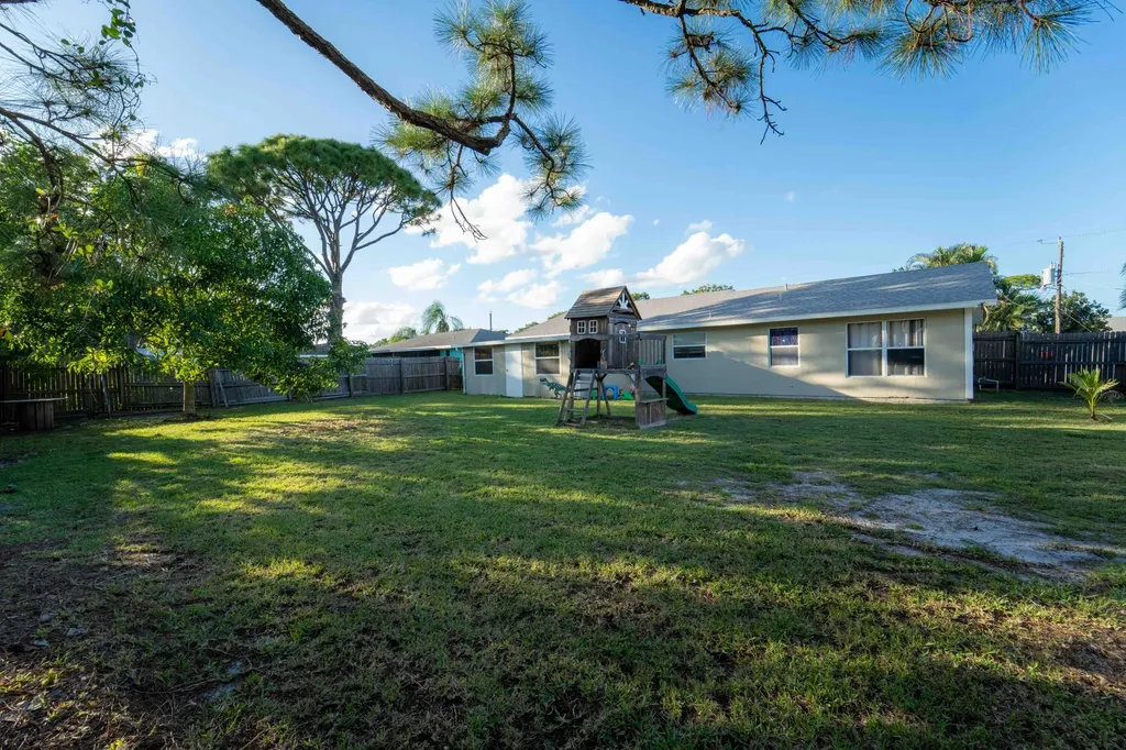 382 SE Evans Avenue Port St Lucie FL 34984