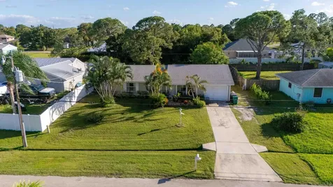382 SE Evans Avenue Port St Lucie FL 34984